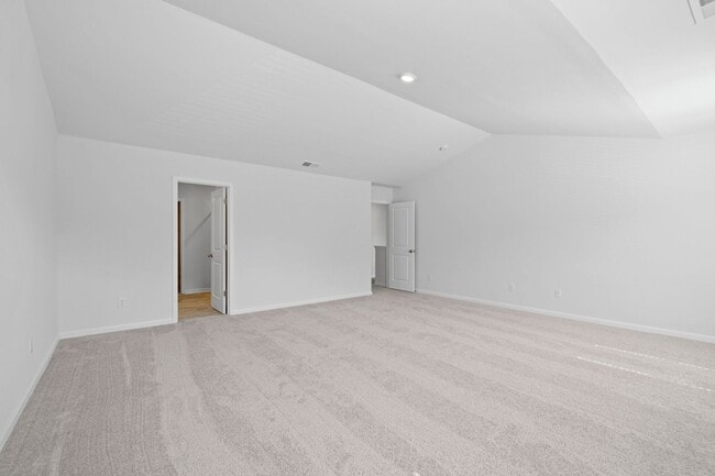 Building Photo - Brand New 5 Bedroom 3 full baths