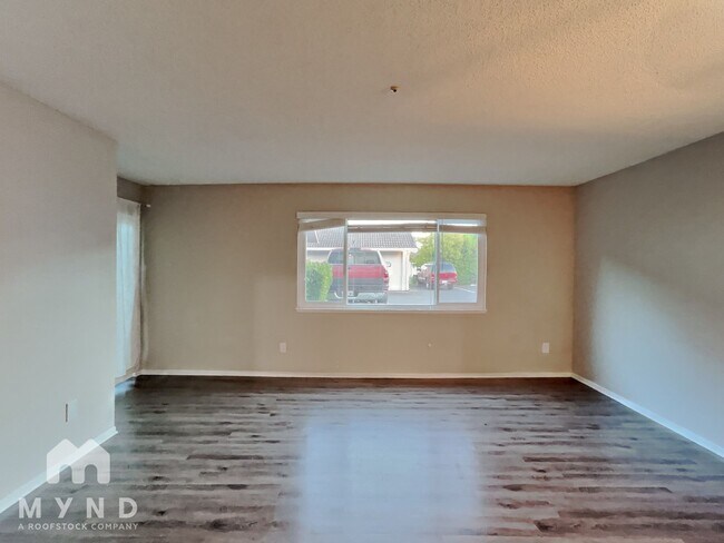 Building Photo - 6500 Country Club Dr Apt 7