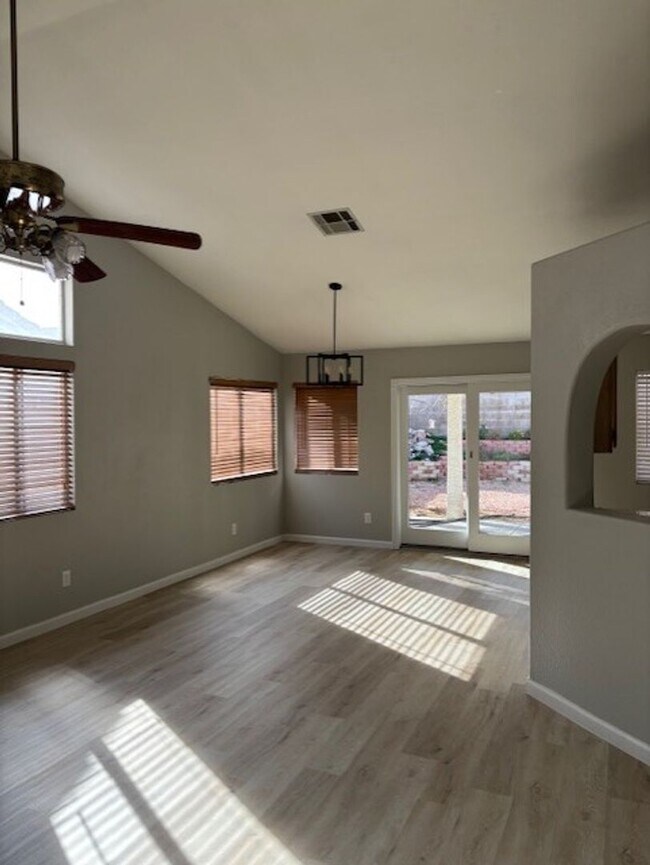 Building Photo - 122 Red Coral Dr