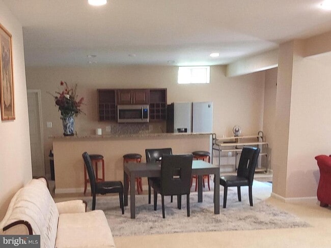 Building Photo - 25091 KINGSCOTE Ct