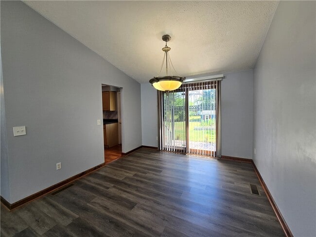 Building Photo - 237 Countess Dr