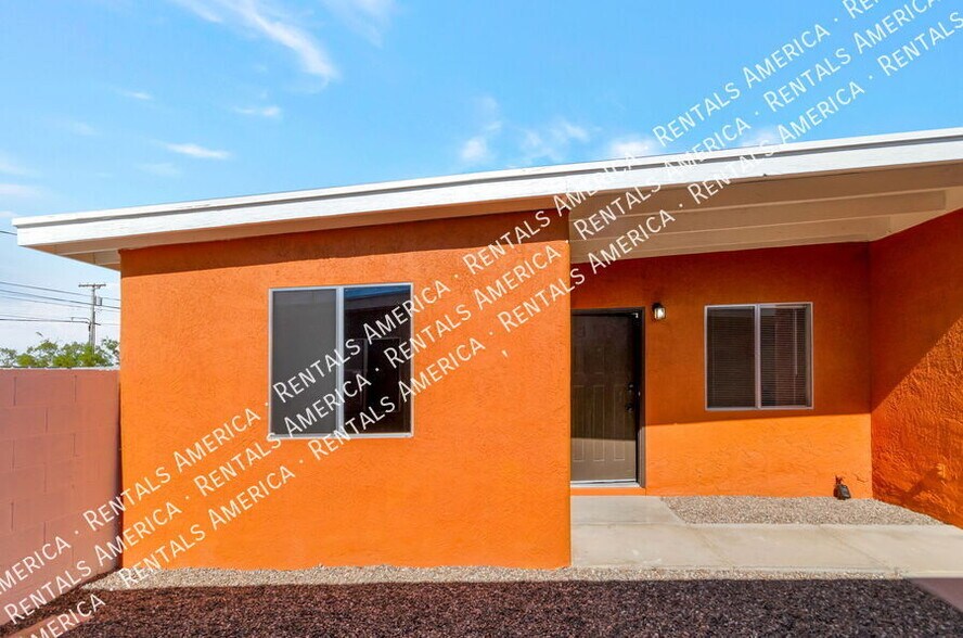 Building Photo - 1226 N Bryant Ave