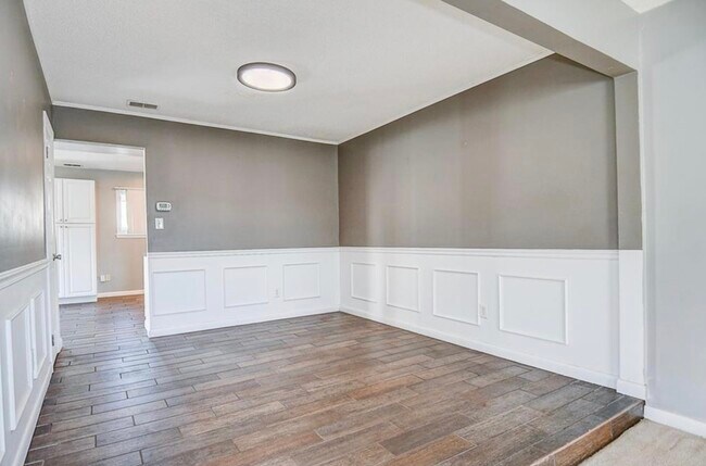 Building Photo - 727 Alder Cir