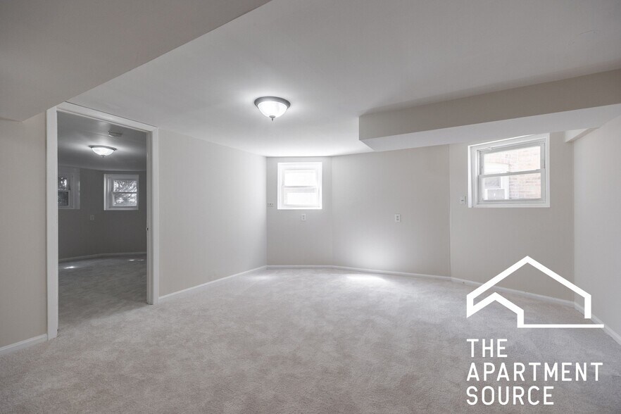Building Photo - 2110 N Avers Ave
