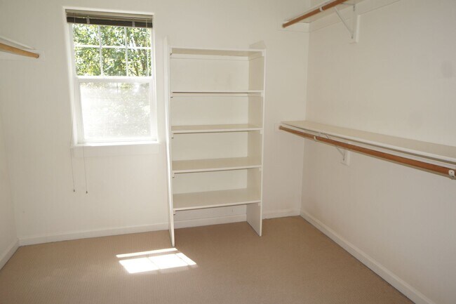 Building Photo - Spectacular SW Liar Hill 3 bedroom Townhouse