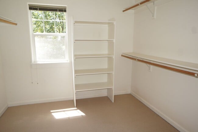 Building Photo - Spectacular SW Portland 3 bedroom Townhouse