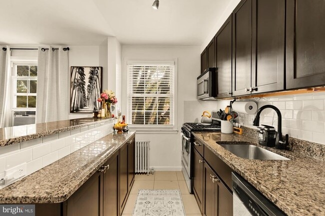 Building Photo - 2208 Colston Dr