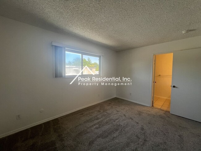 Building Photo - Spacious Carmichael 2bd/2.5ba Townhouse wi...