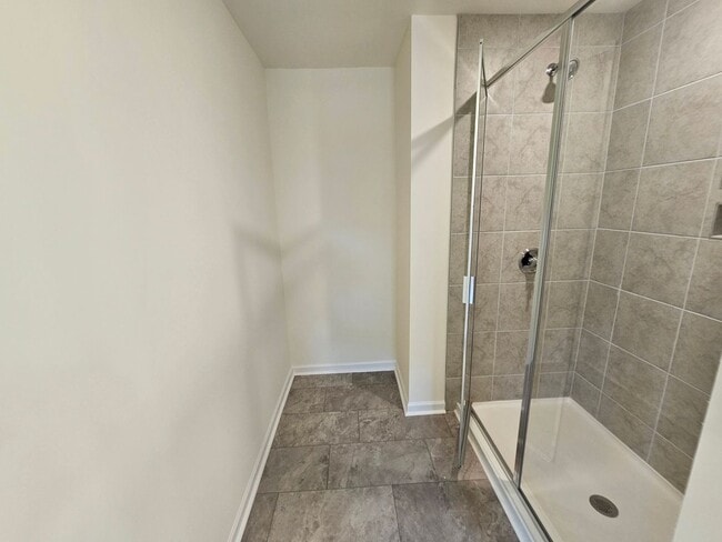 Building Photo - Beautiful Townhome