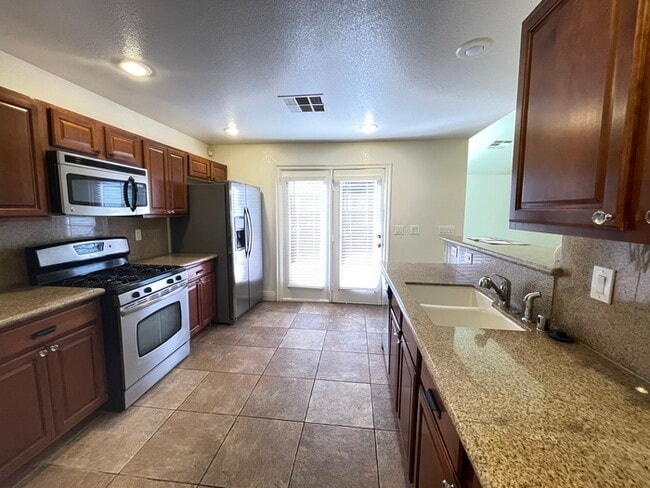 Building Photo - Carry Over Showing: This property has been...