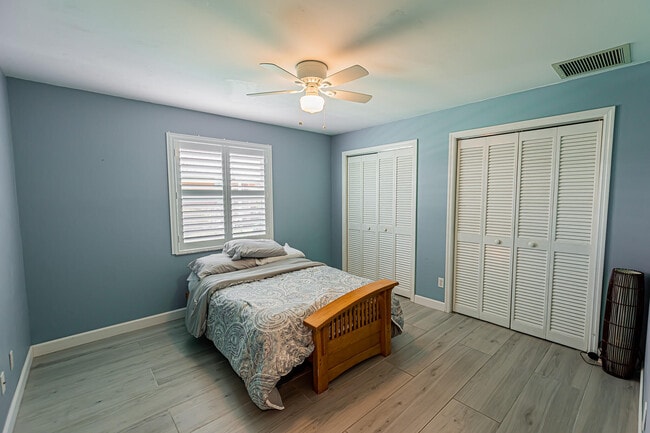 Building Photo - 1282 SW Bent Pine Cove