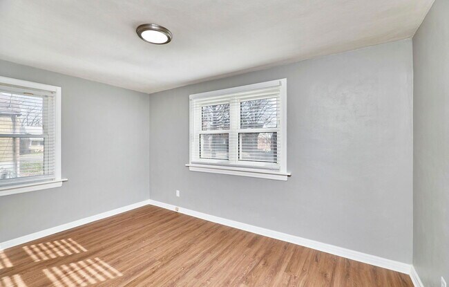 Building Photo - 8601 Belhaven Dr