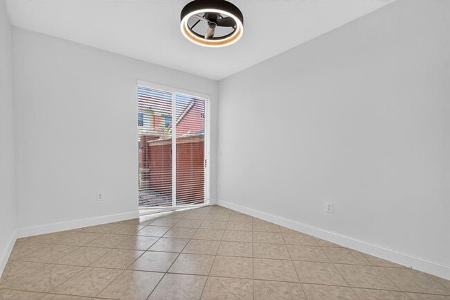 Building Photo - 6103 NW 116 Pl