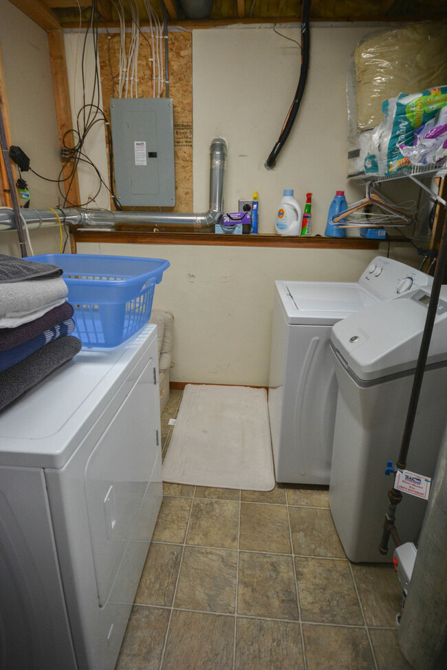 Building Photo - Cozy and Conveniently Located Home For Rent!