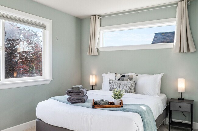 Building Photo - 4224 Francis Ave N