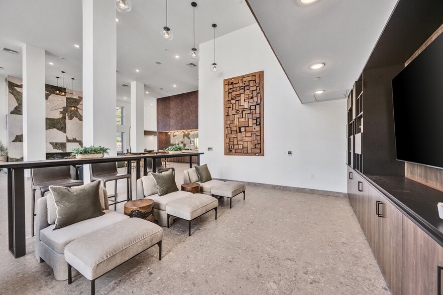 Building Photo - Ocean Creek