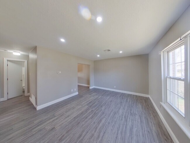 Building Photo - 1921 N Garland St