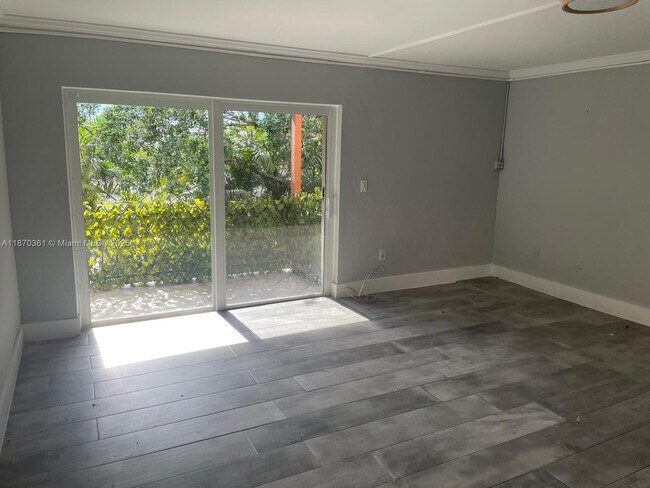 Building Photo - 7215 Miami Lakes Dr