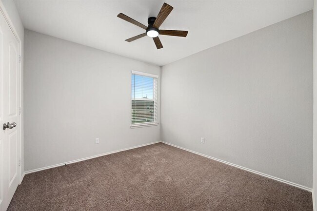 Building Photo - 129 Purple Heart Dr