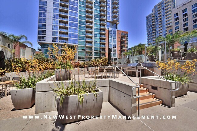 Building Photo - Stunning Fully Furnished East Village 2 Be...