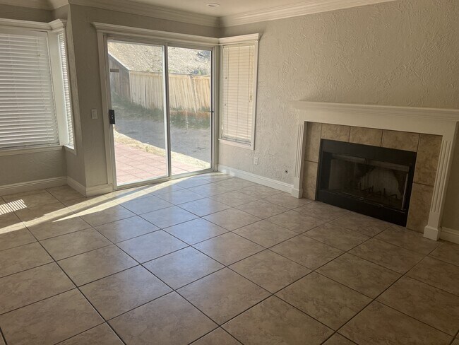 Building Photo - 3142 Tourmaline Ln