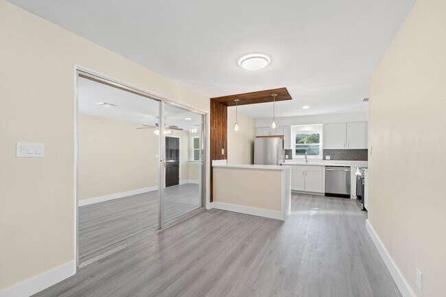 Building Photo - Mid-Century  3 bed/ 2 bath rental home with a huge bonus room