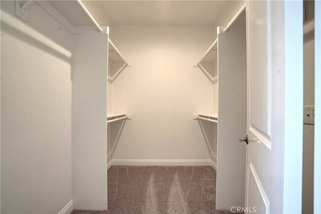 Building Photo - 7124 N Farralone Ave