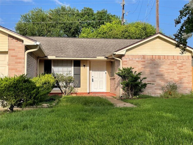 Building Photo - 1011 E Brompton Dr