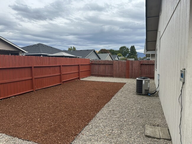 Building Photo - 2210 SW Bridge St