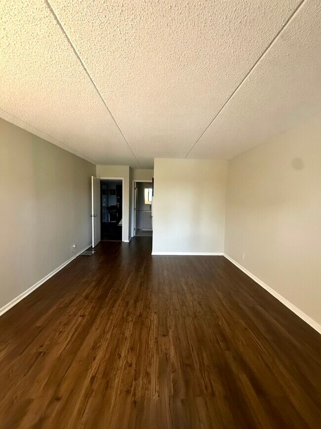 Building Photo - 350 Plum Creek Dr