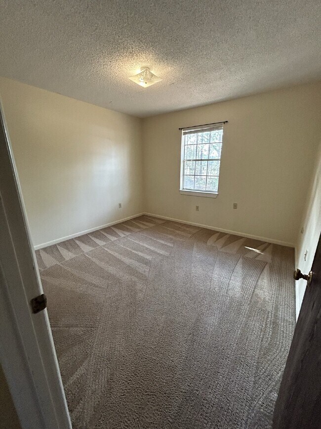 Building Photo - Apartment For Rent