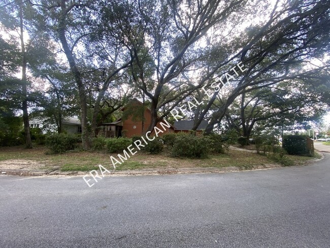 Building Photo - **PRICE REDUCED*****MOVE IN SPECIAL- First...