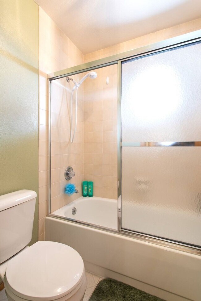 Building Photo - 716 Lagoon Dr