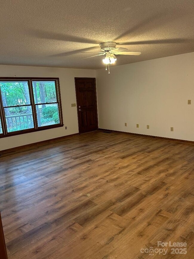 Building Photo - 7601 Farmbrook Dr