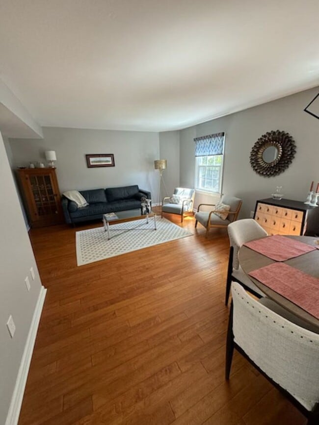 Building Photo - 204 Huntington Ln