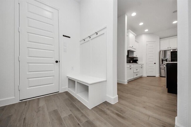 Building Photo - 210 W Netleaf Ct