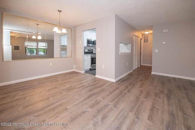 Building Photo - 506 Daffodil Dr