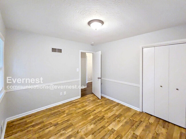 Building Photo - Lovely 3-Bedroom Home with 2-Car Garage / ...