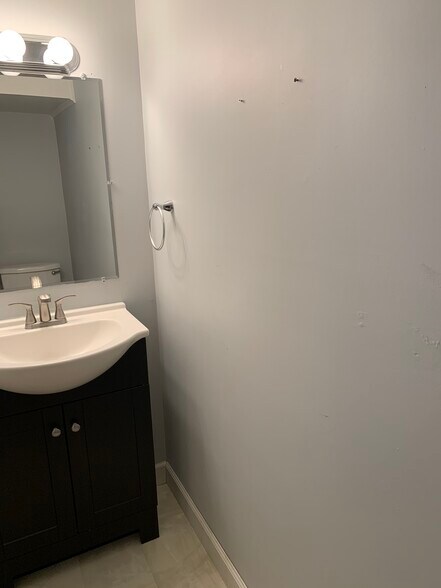 Building Photo - 231 Canal Park Dr