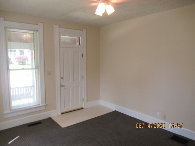 Building Photo - 320 E Cottage Grove Ave