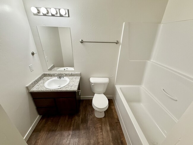 Building Photo - 676 E 550 S