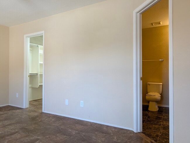 Building Photo - 4179 E Wading Pond Dr