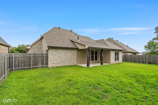 Building Photo - Beautiful 3 bedrooms 2 bathrooms In South ...
