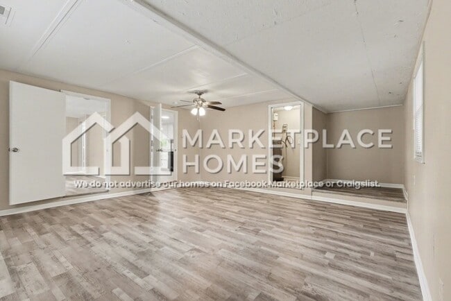 Building Photo - 3834 Maggie Dr SE