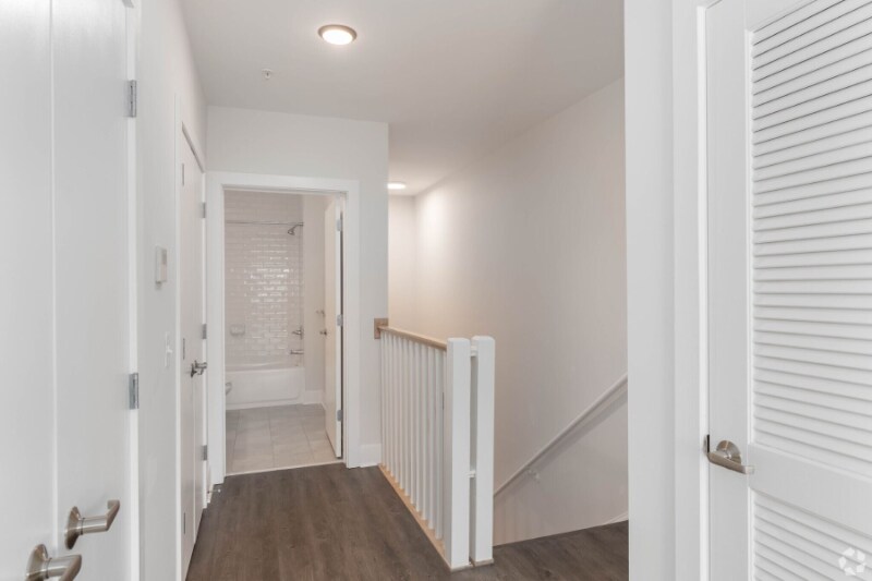 Building Photo - 319 W Franklin St