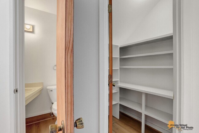 Building Photo - 2606 W 30th Ave