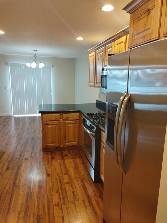 Building Photo - 104 Seminole Dr