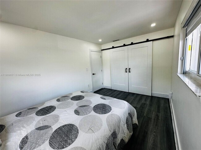 Building Photo - 1543 SW 74th Ct