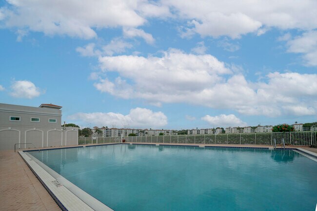 Building Photo - 6220 Kings Gate Cir