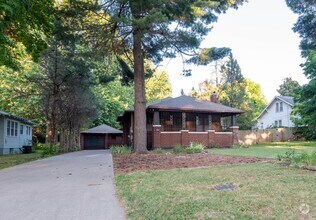 Building Photo - Available August 1!